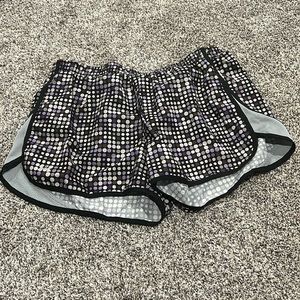 Under Armour Women’s Shorts Size L
